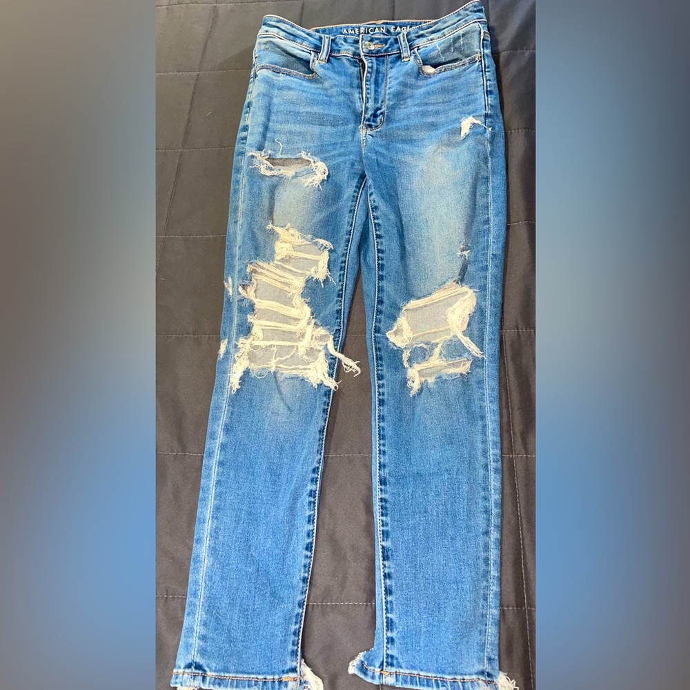 Blue skinny jeans with tears